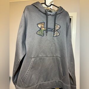 Under Armour camp hoodie. Men’s size XL.